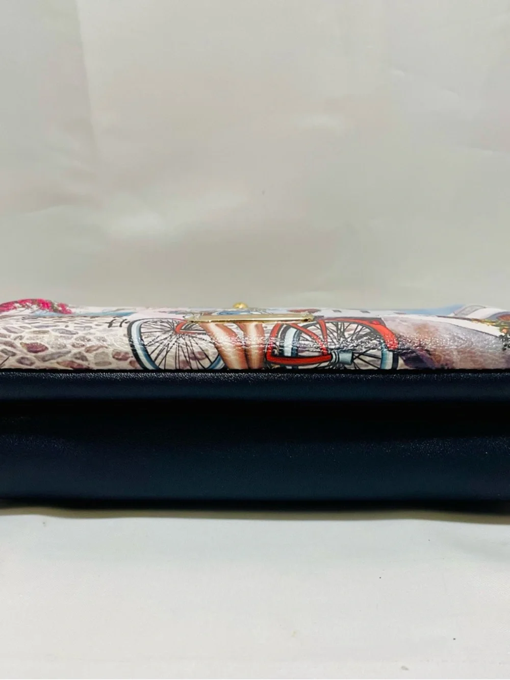 Nicole Lee "Stairway to Heaven" Signature Kiss Lock Crossbody Wallet, NWT - Picture 12 of 13